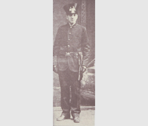 1845 : Uniforme (bâton de police à la ceinture).