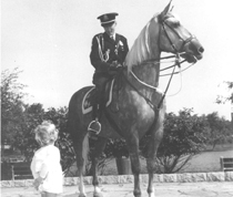 1967 : cavalier et enfant.