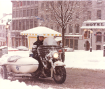 1980 : moto à nacelle latérale.