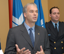 Le directeur du Service de police de la Ville de Montr&eacute;al, M. Yvan Delorme, a soulign&eacute; les avantages que les citoyens retireront de l'entr&eacute;e en sc&egrave;ne du Centre de r&eacute;daction de rapports d'&eacute;v&eacute;nements.