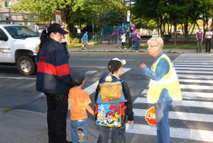 Les brigadiers veillent &agrave; la s&eacute;curit&eacute; des &eacute;coliers